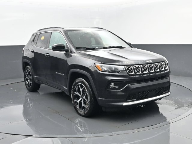 Used 2025 Jeep Compass Limited AWD/4WD image 3