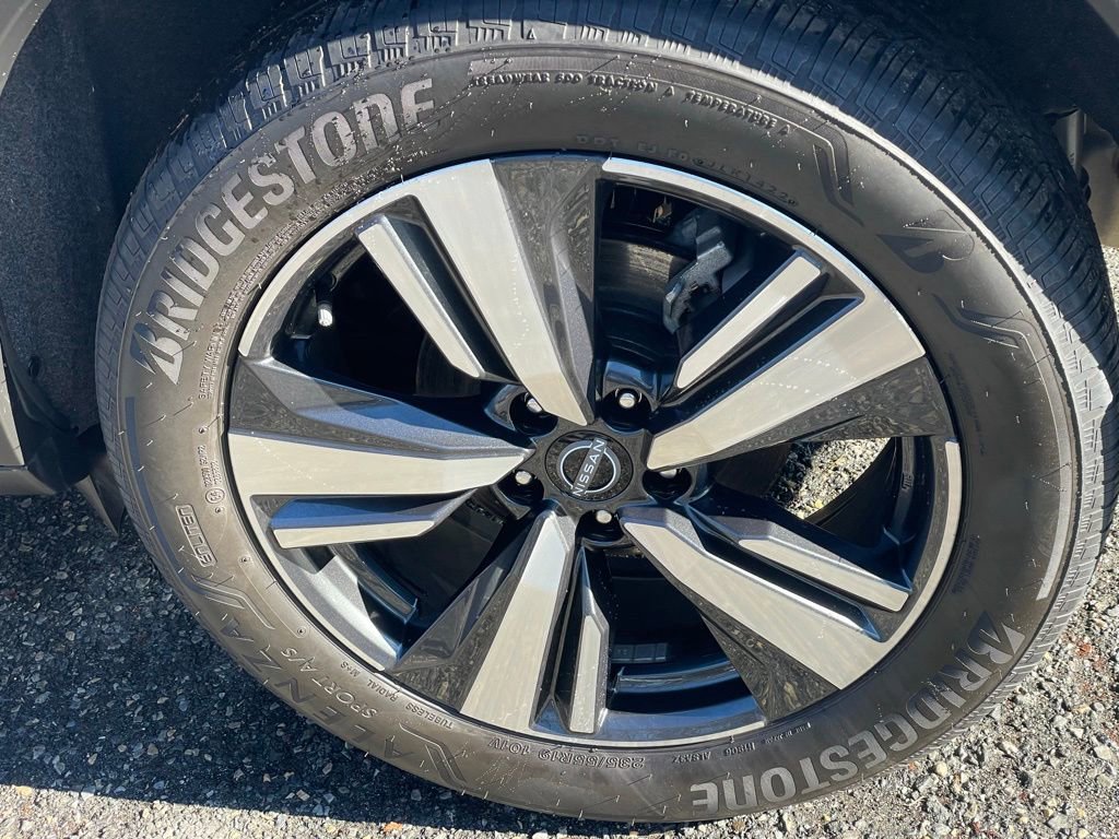 Certified 2023 Nissan Rogue Platinum FWD image 30