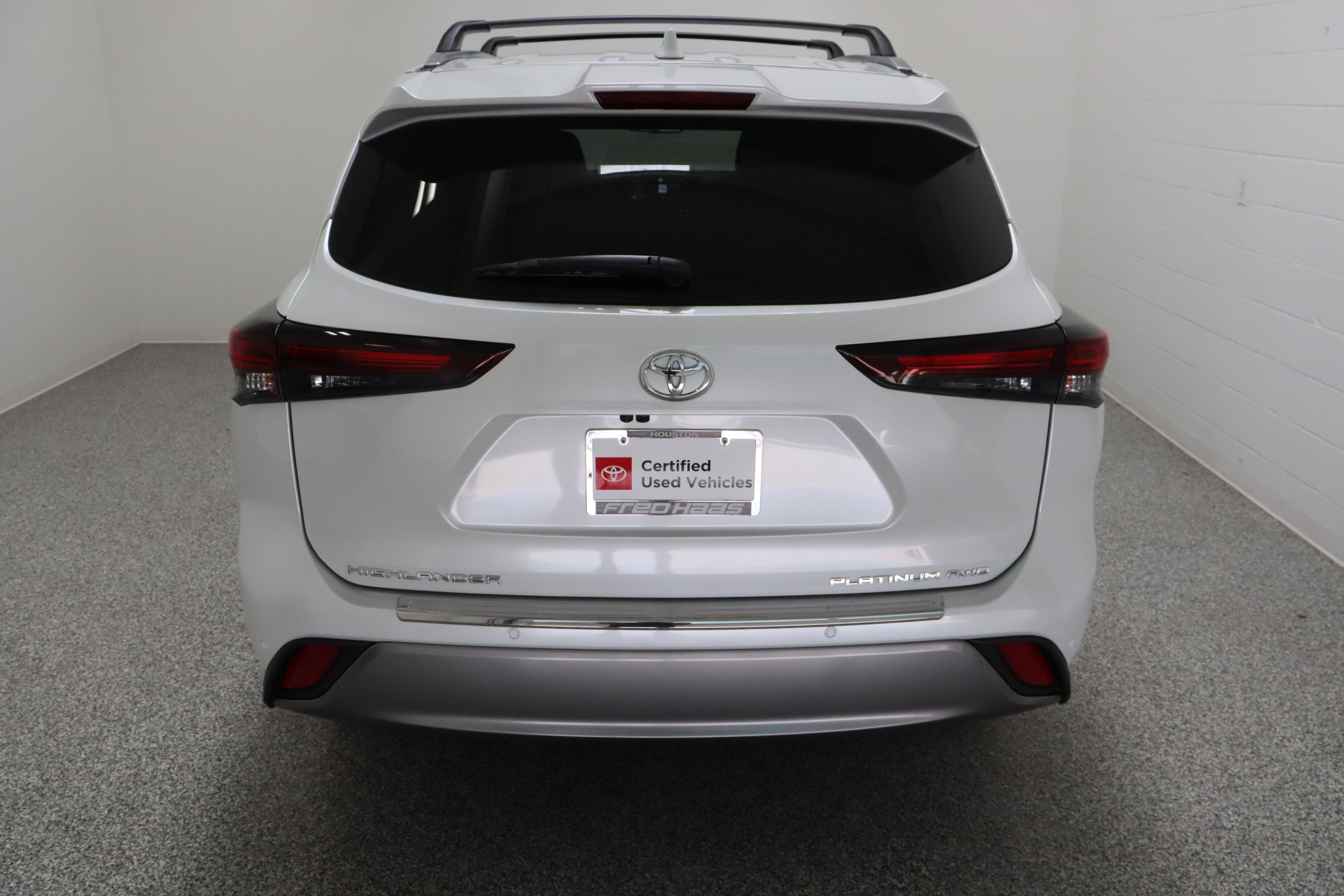Certified 2026 Toyota Highlander Platinum AWD/4WD image 8