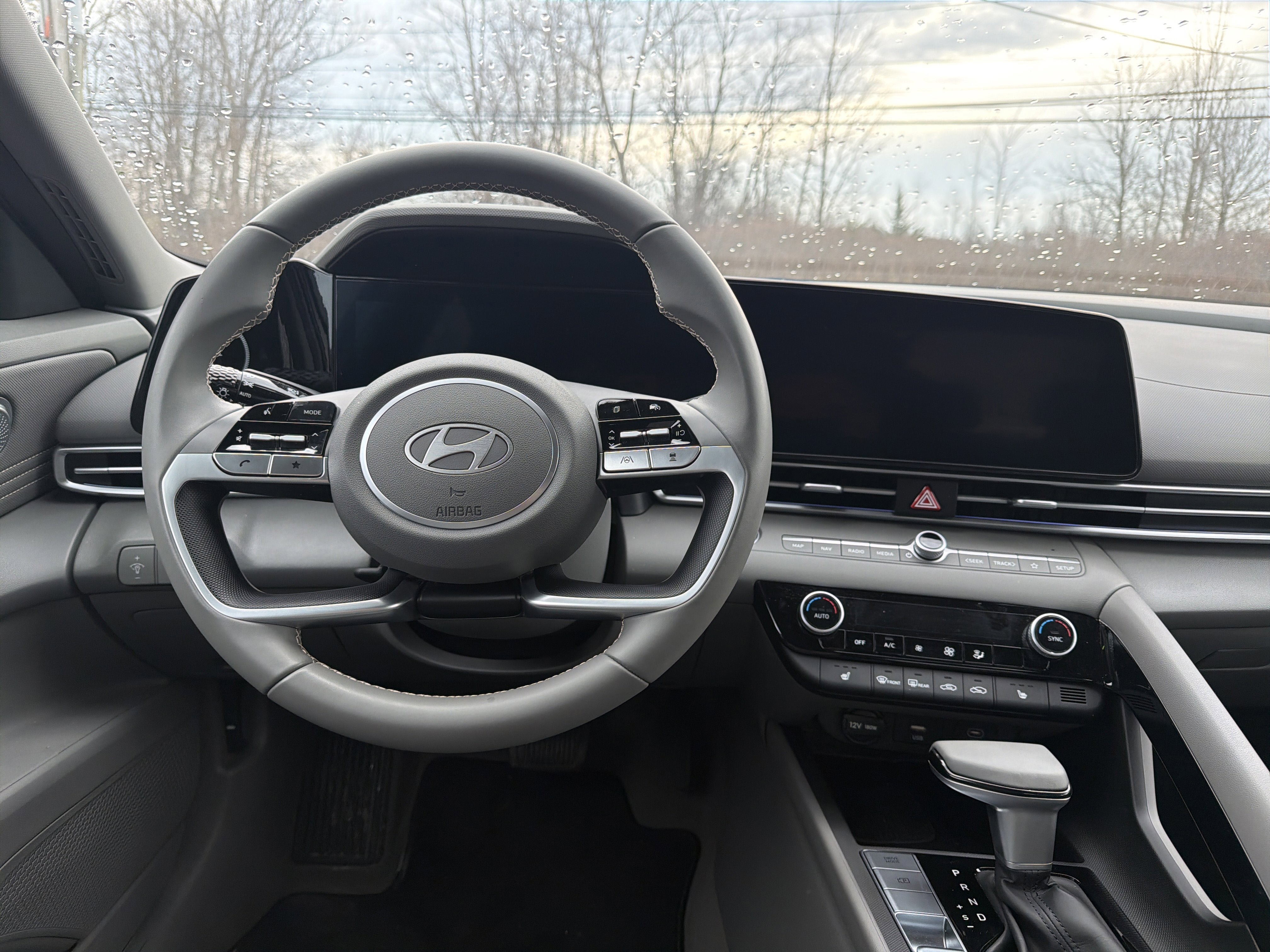Used 2024 Hyundai Elantra SEL w/ Convenience Package FWD image 11