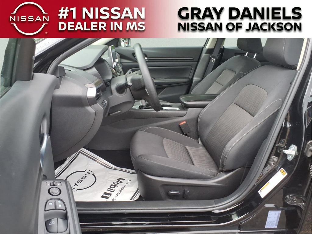 Used 2025 Nissan Altima 2.5 SV AWD/4WD image 16