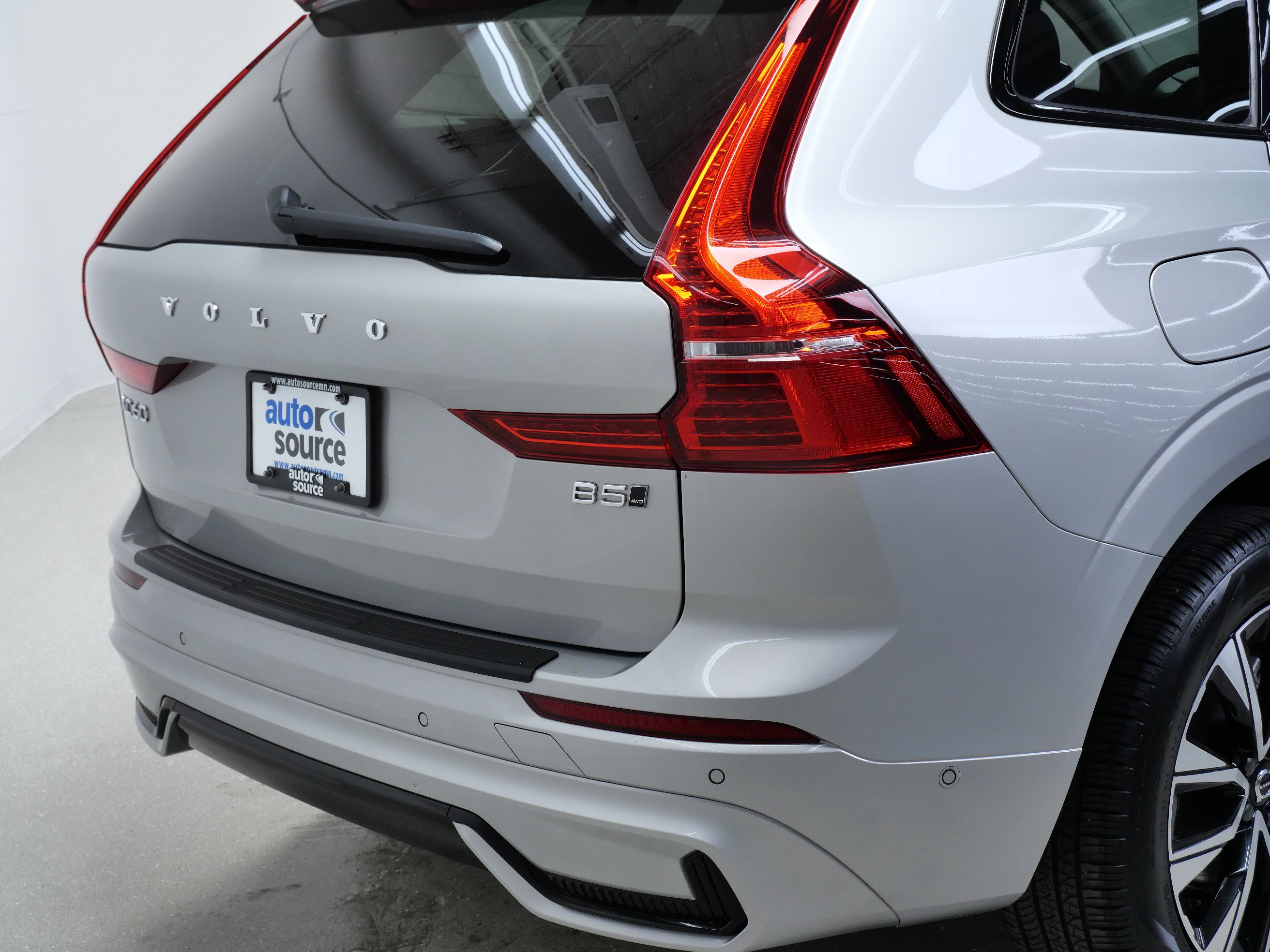 Used 2025 Volvo XC60 B5 Plus w/ Climate Package AWD/4WD image 5