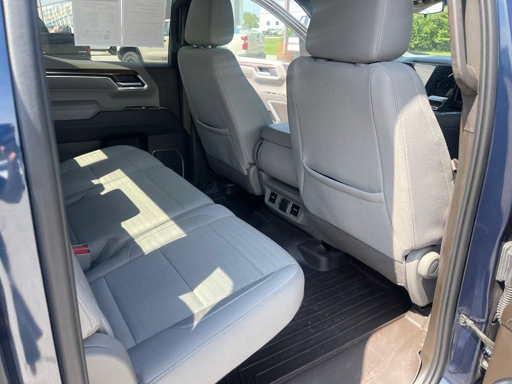 Used 2022 Chevrolet Silverado 1500 LT AWD/4WD image 17