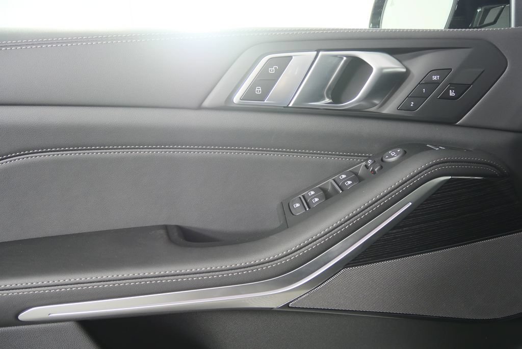 Used 2026 BMW X5 xDrive40i w/ M Sport Package AWD/4WD image 8