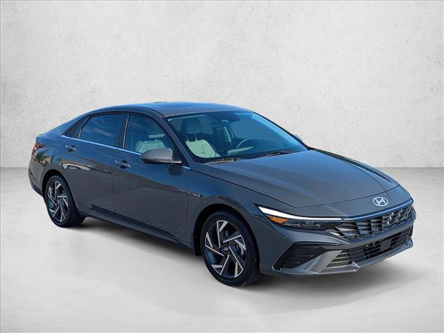 Certified 2025 Hyundai Elantra Limited FWD image 3