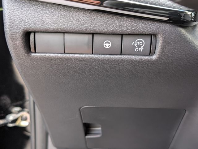 Used 2025 Nissan Kicks SR image 31