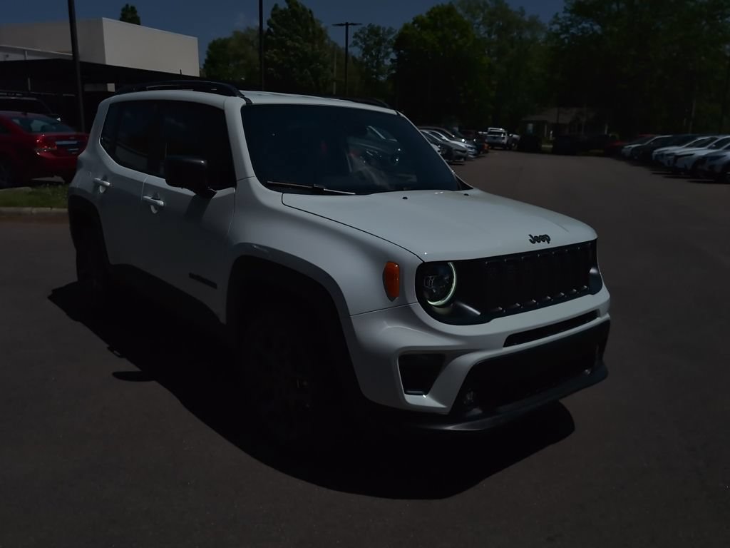Used 2021 Jeep Renegade Latitude w/ Luxury Group II AWD/4WD image 2