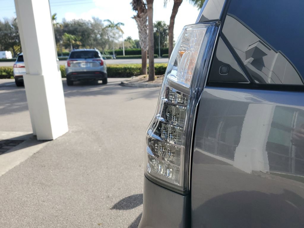 Used 2023 Lexus GX 460 Premium w/ Premium Package image 27