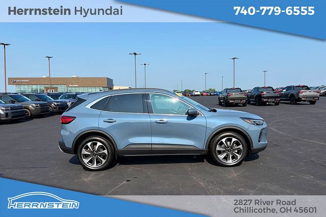 Used 2023 Ford Escape Platinum w/ Premium Technology Package AWD/4WD image 30