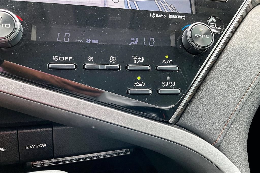 Used 2020 Toyota Camry XLE w/ Sunroof Package FWD image 31