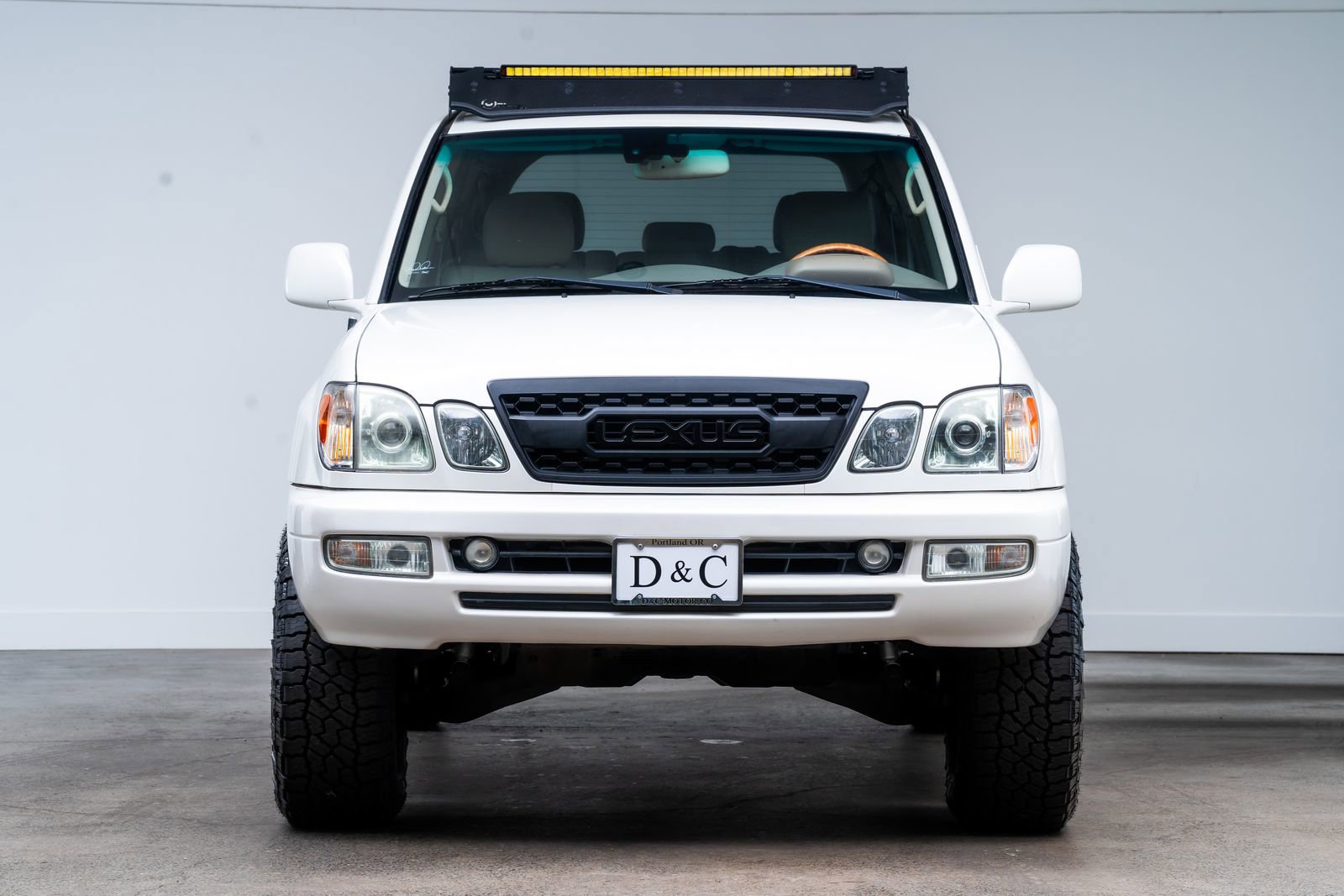 Used 2004 Lexus LX 470 4WD image 2