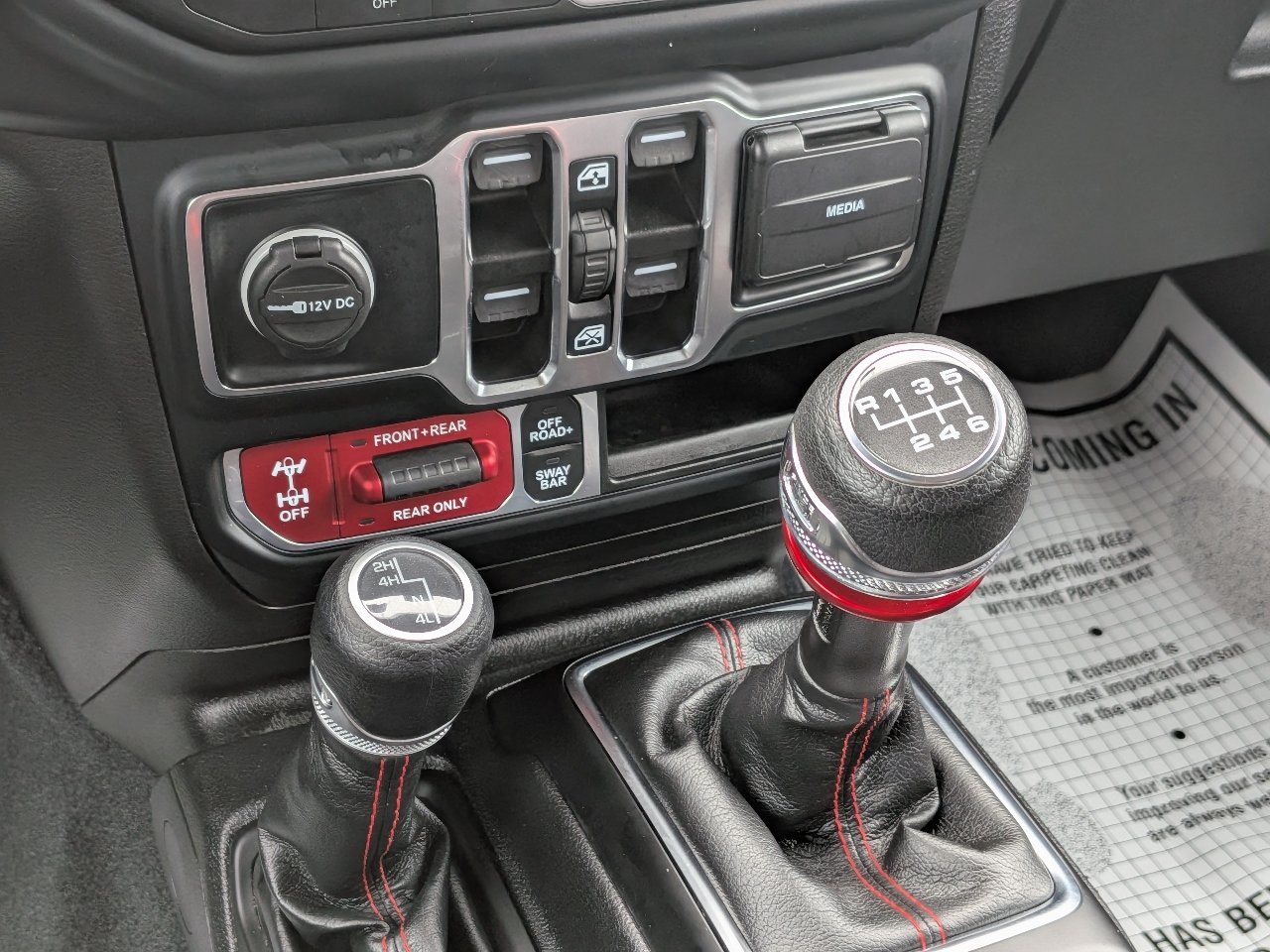 Used 2023 Jeep Gladiator Rubicon w/ Cold Weather Group AWD/4WD image 18