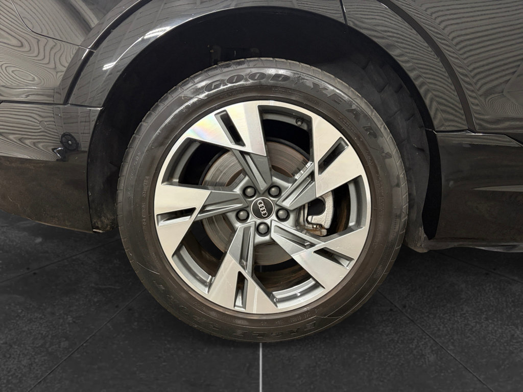 Used 2021 Audi e-tron Premium w/ Convenience Plus Package AWD/4WD image 37