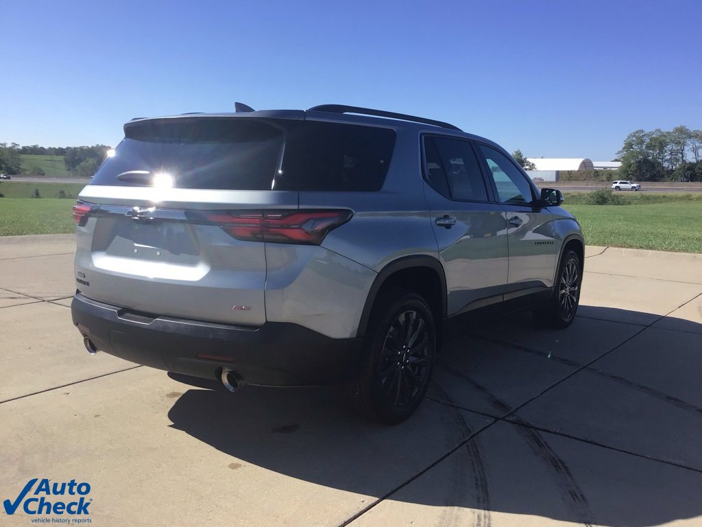 Used 2023 Chevrolet Traverse RS image 3