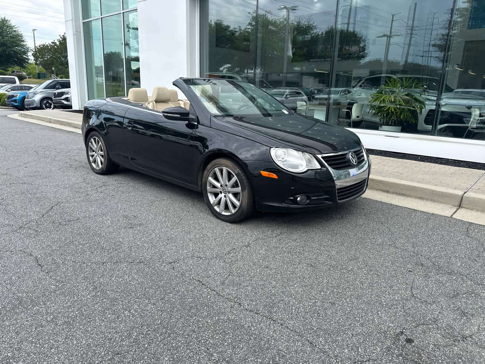 Used 2009 Volkswagen Eos Komfort FWD image 3