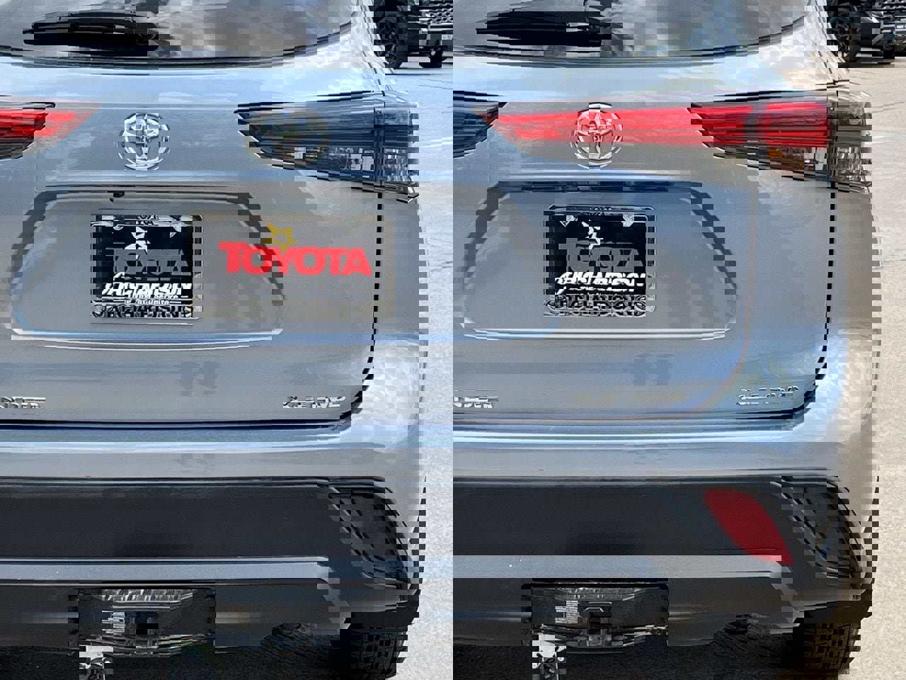 Used 2022 Toyota Highlander XLE image 6