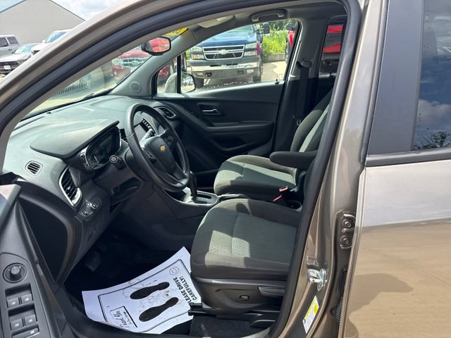 Used 2020 Chevrolet Trax LS w/ Tint and Cruise Package FWD image 9