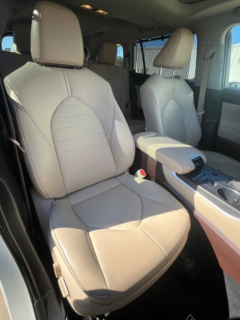 Used 2020 Toyota Highlander XLE image 21