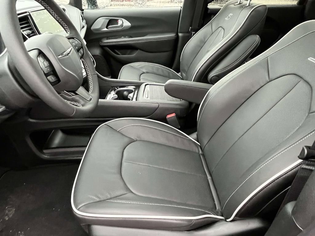 New 2026 Chrysler Pacifica Limited w/ S Appearance Package image 14