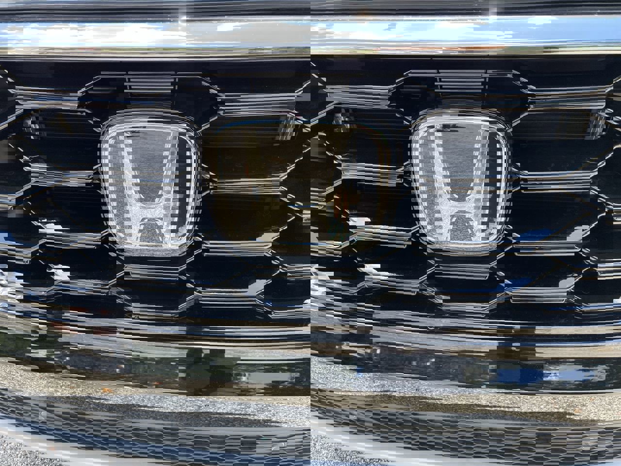 New 2025 Honda Pilot Touring image 24