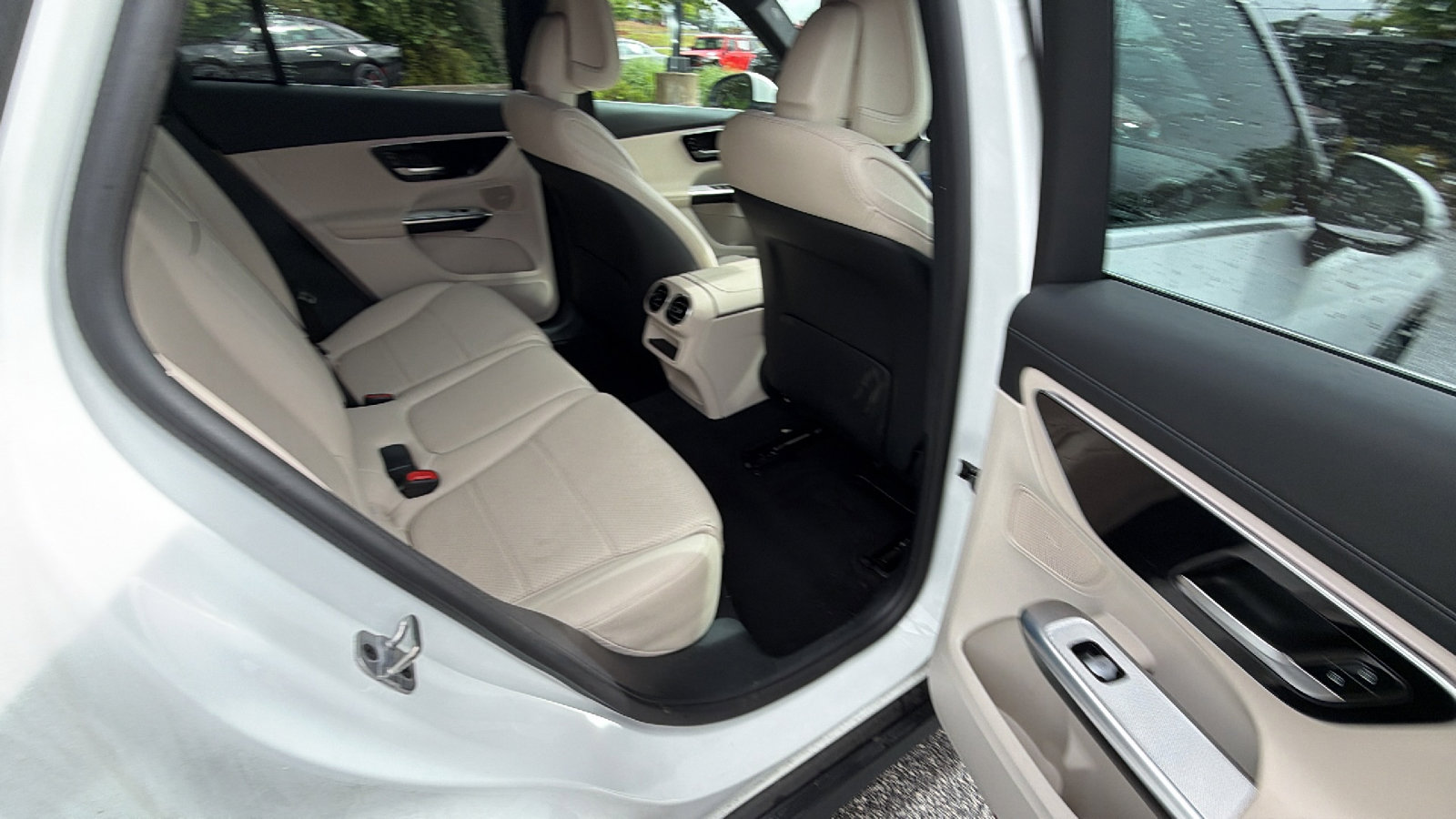 Used 2024 Mercedes-Benz GLC 300 image 21