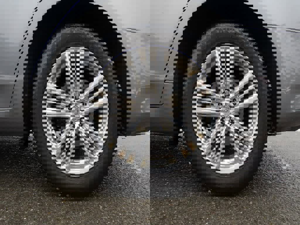 Used 2015 INFINITI Q40 AWD w/ Navigation Package image 9