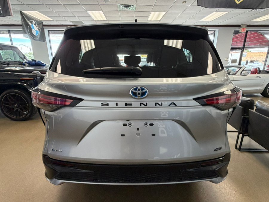 Used 2025 Toyota Sienna XSE FWD image 20