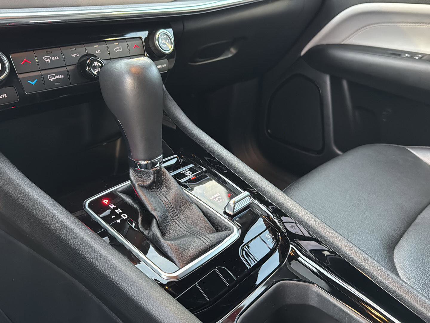 Used 2024 Jeep Compass Limited image 25