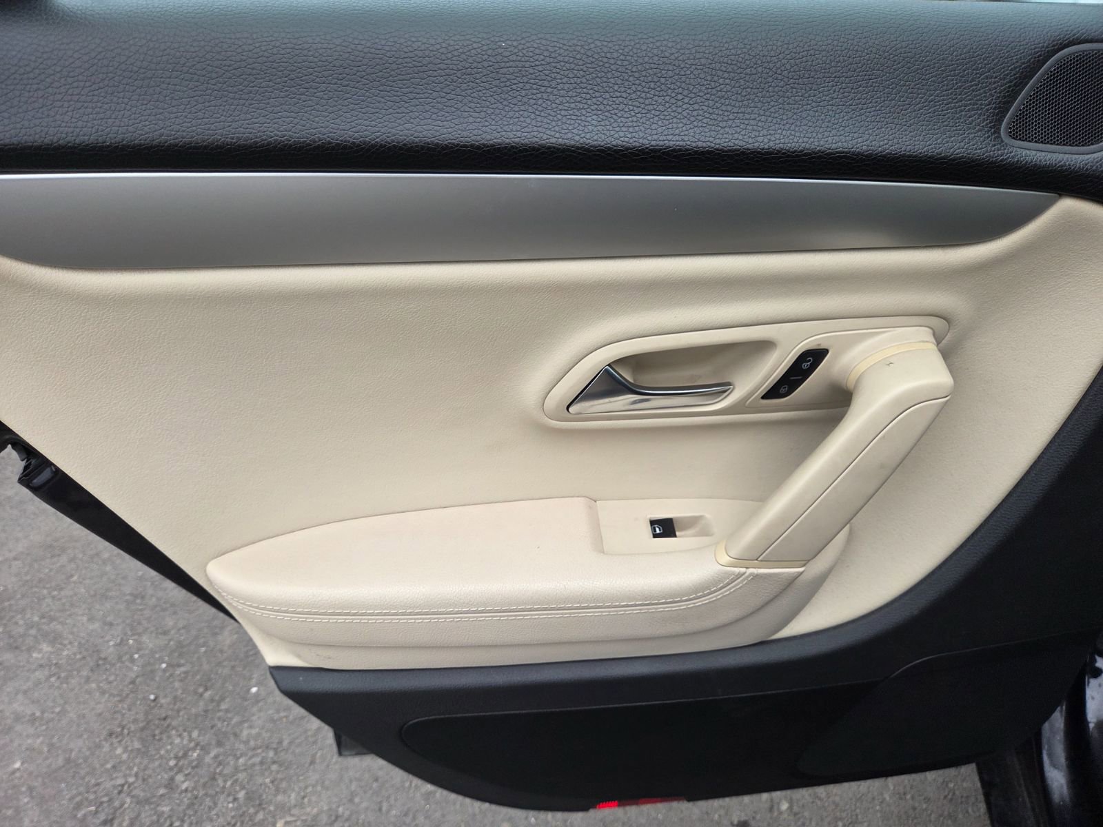 Used 2010 Volkswagen CC Sport image 8