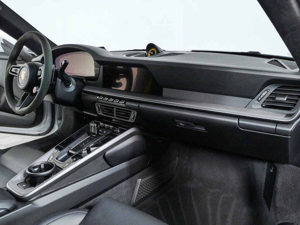 Certified 2025 Porsche 911 Carrera RWD image 21