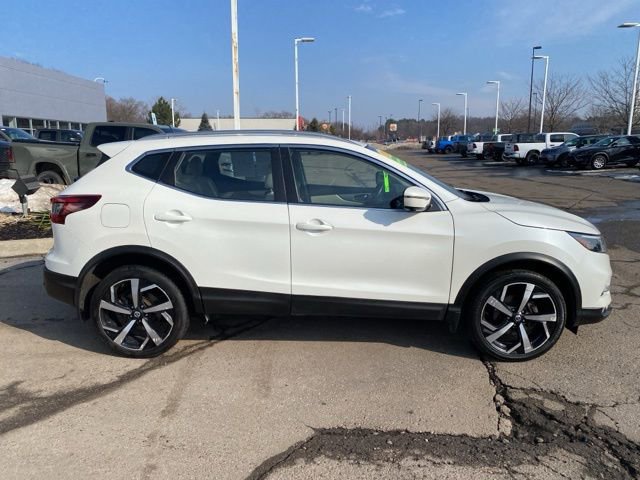 Used 2020 Nissan Rogue Sport SL w/ Premium Package image 1