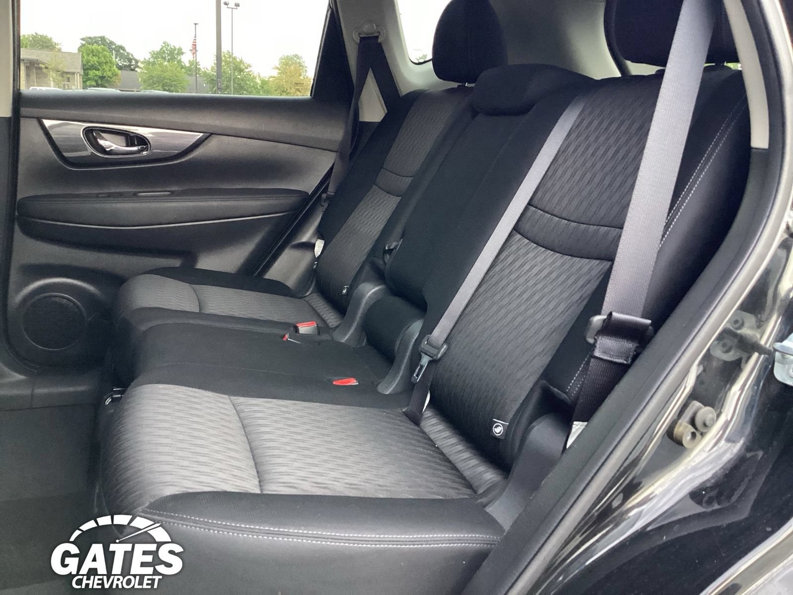 Used 2017 Nissan Rogue SV AWD/4WD image 14