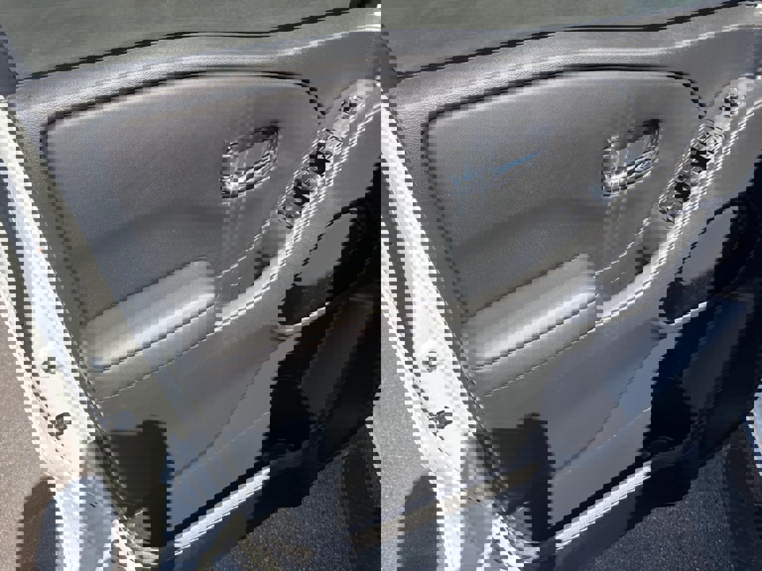 Used 2023 Nissan Frontier SV w/ Midnight Edition Package image 11