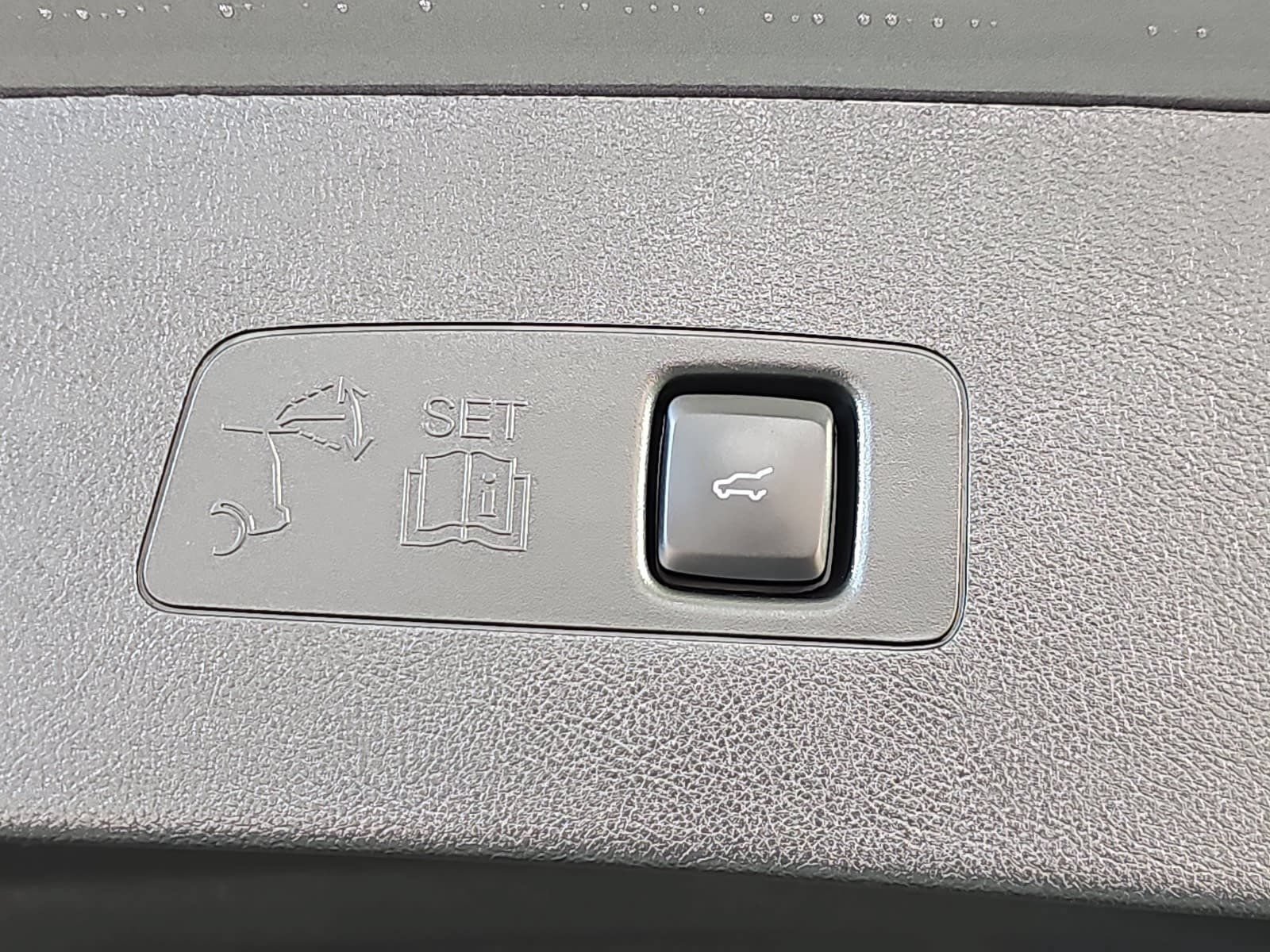 Used 2025 Lincoln Corsair FWD image 13