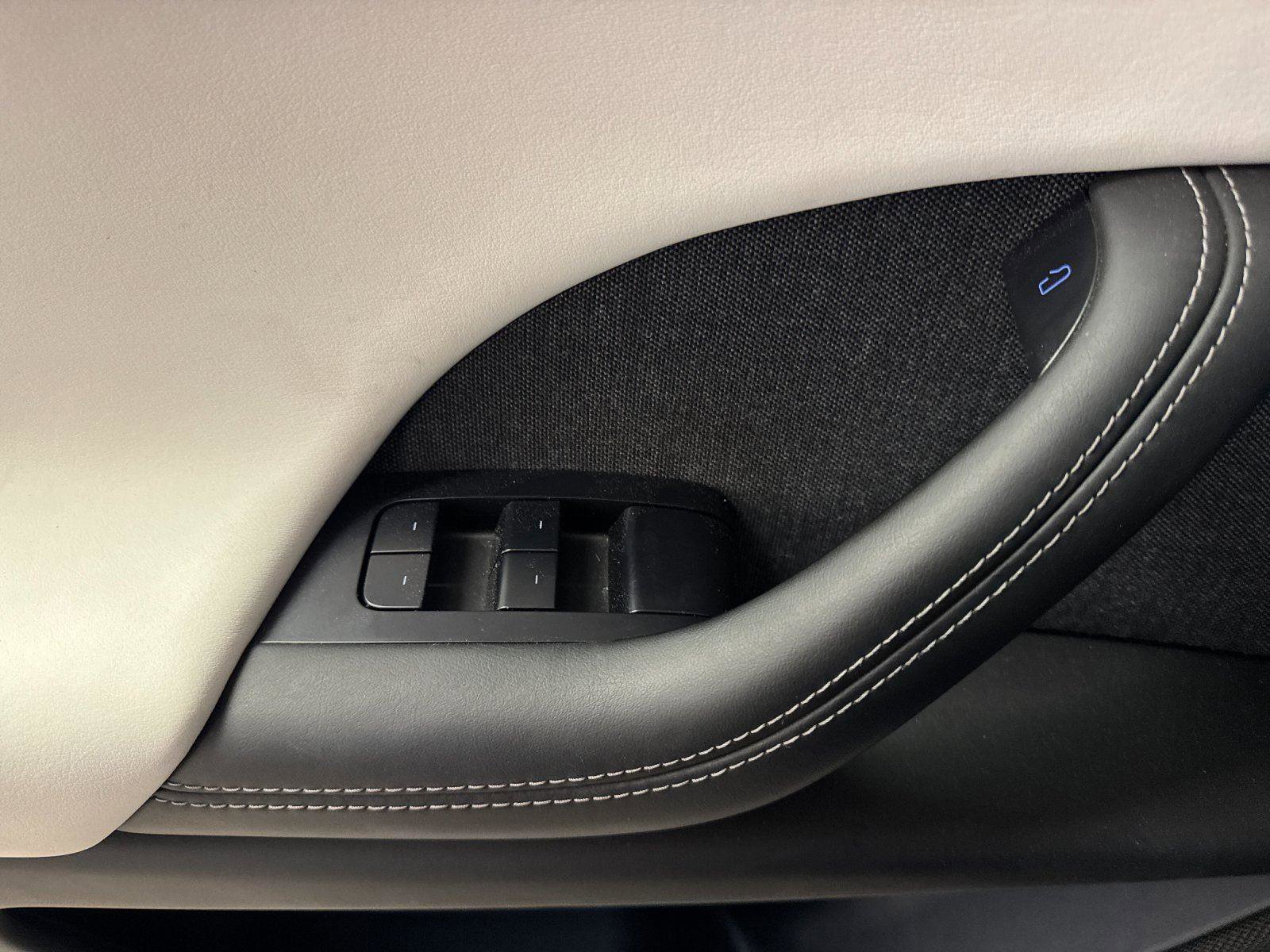 Used 2022 Tesla Model X Plaid image 10