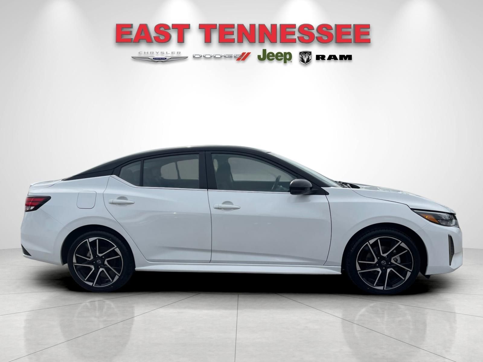 Used 2025 Nissan Sentra SR image 2