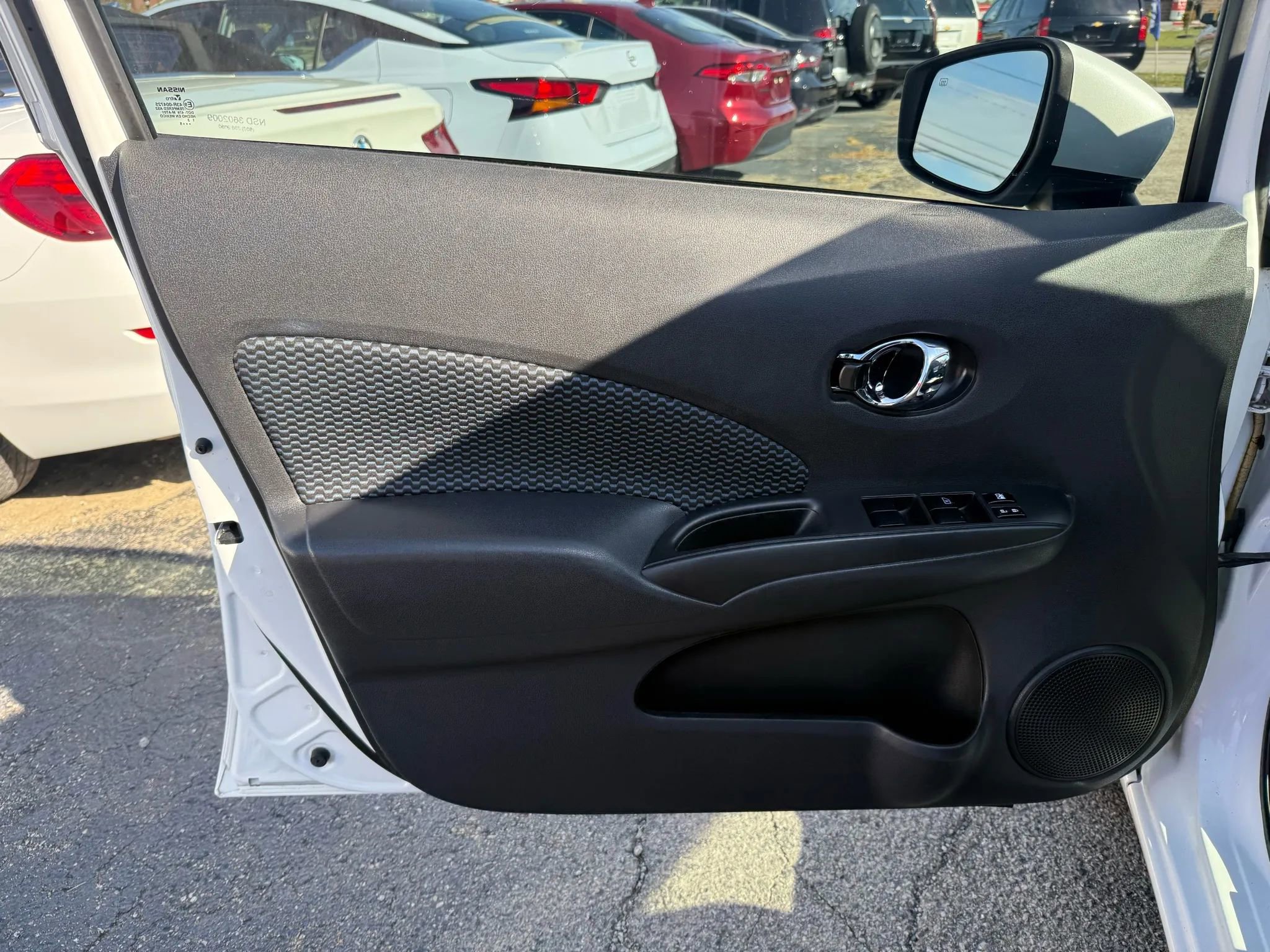 Used 2015 Nissan Versa Note Note SL Hatchback 4D image 9