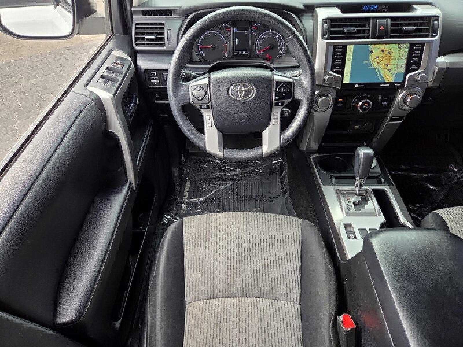 Used 2020 Toyota 4Runner SR5 AWD/4WD image 16