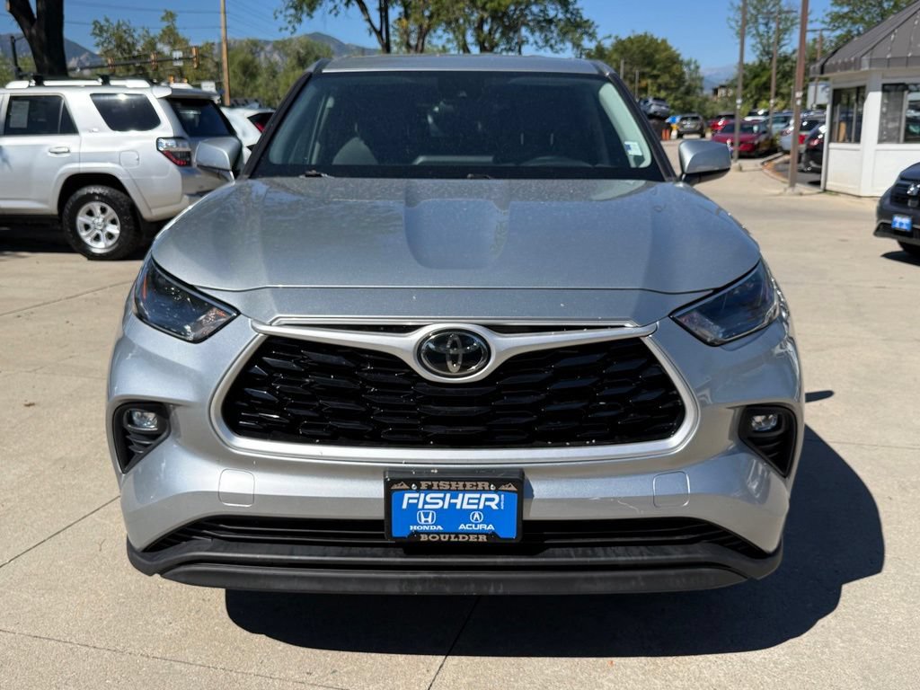 Used 2022 Toyota Highlander LE AWD/4WD image 9