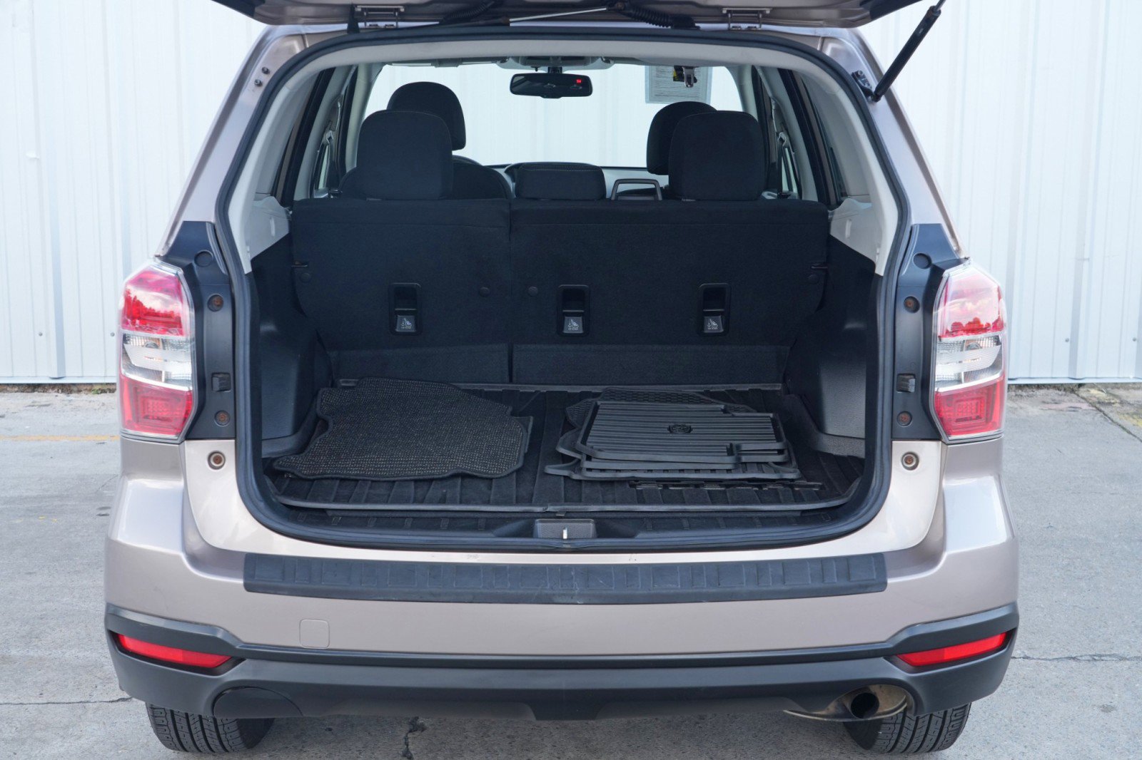 Used 2015 Subaru Forester 2.5i Premium w/ All-Weather Package image 8