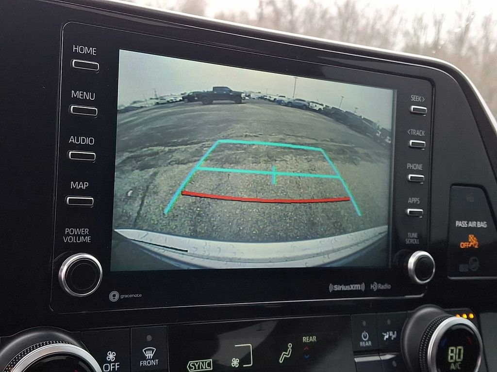 Used 2021 Toyota Highlander XLE image 25