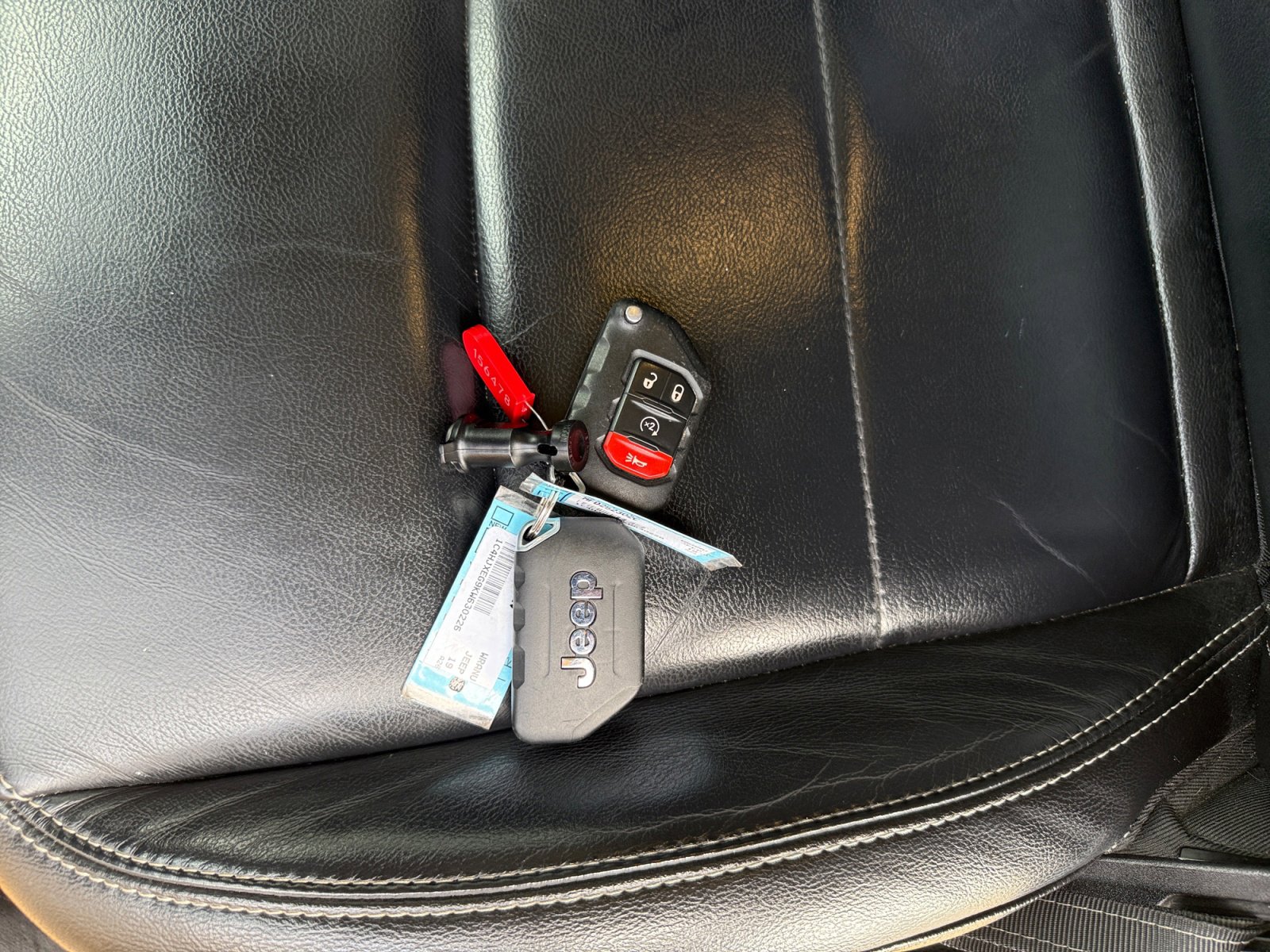 Used 2019 Jeep Wrangler Unlimited Sahara w/ Uconnect 4C Nav & Sound Group image 32