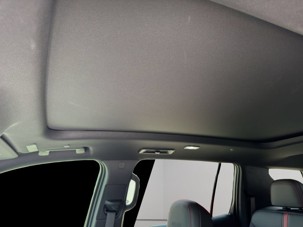 Used 2024 Chevrolet Traverse RS w/ LPO, Floor Liner Package AWD/4WD image 4