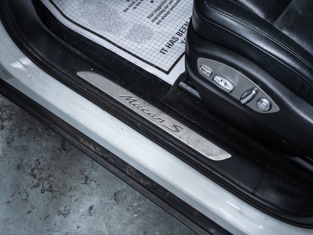 Used 2017 Porsche Macan S image 24