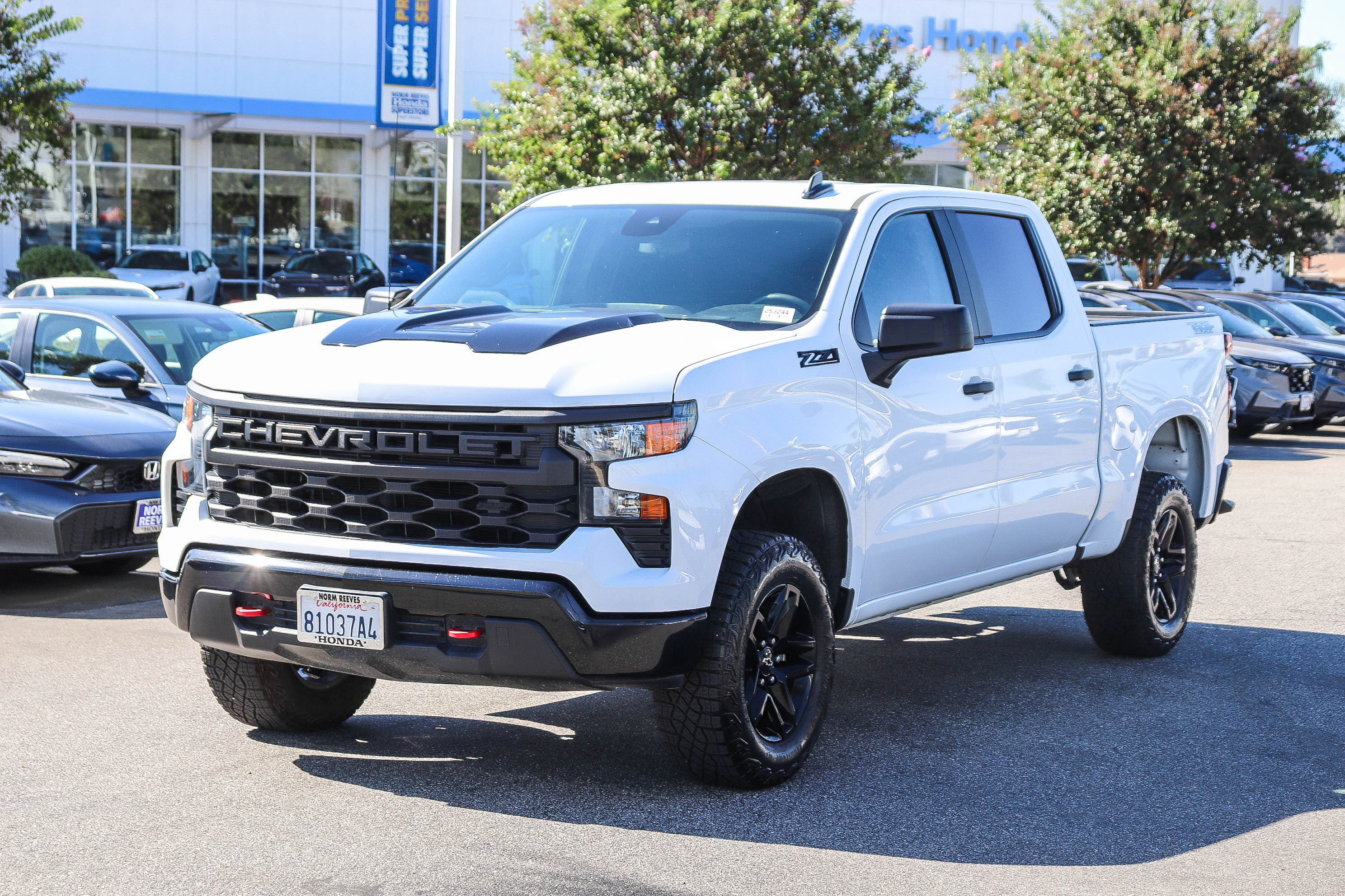 Used 2024 Chevrolet Silverado 1500 Custom Trail Boss w/ LPO, Dark Essentials Package AWD/4WD image 3