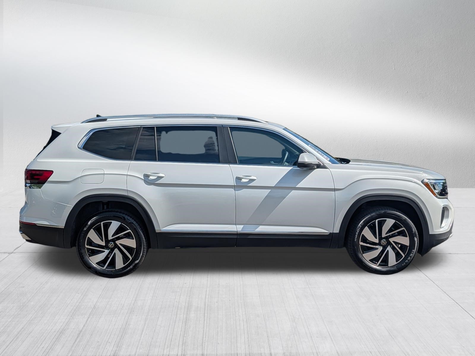 Certified 2024 Volkswagen Atlas SEL AWD/4WD image 8