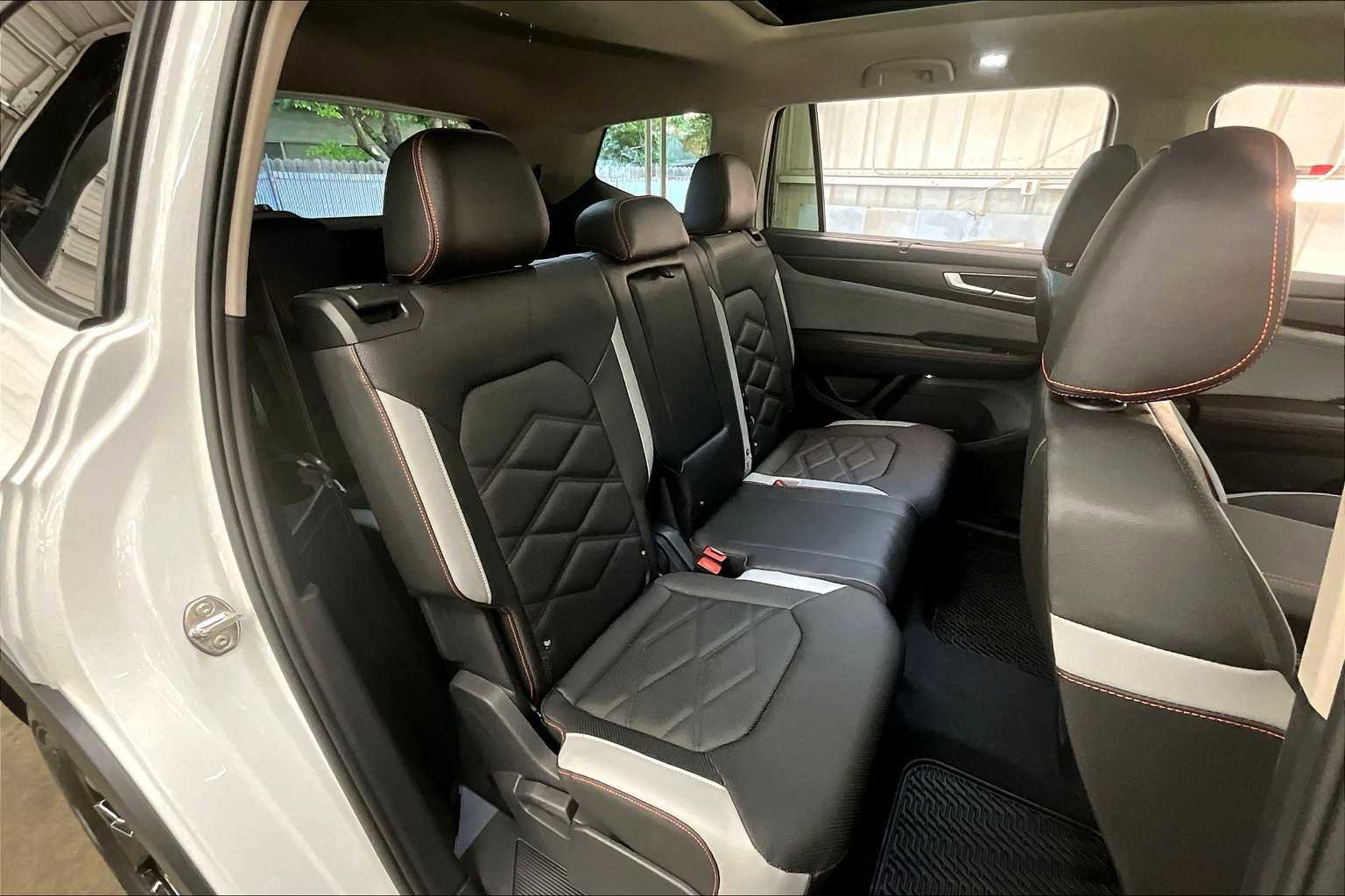 New 2025 Volkswagen Atlas Peak Edition SE image 26