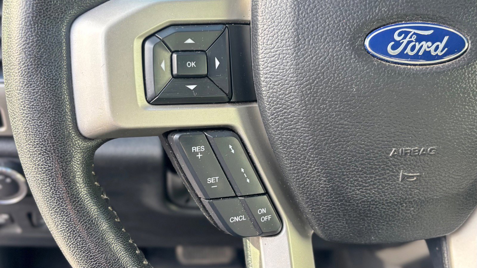 Certified 2019 Ford F150 Lariat w/ Equipment Group 502A Luxury image 37