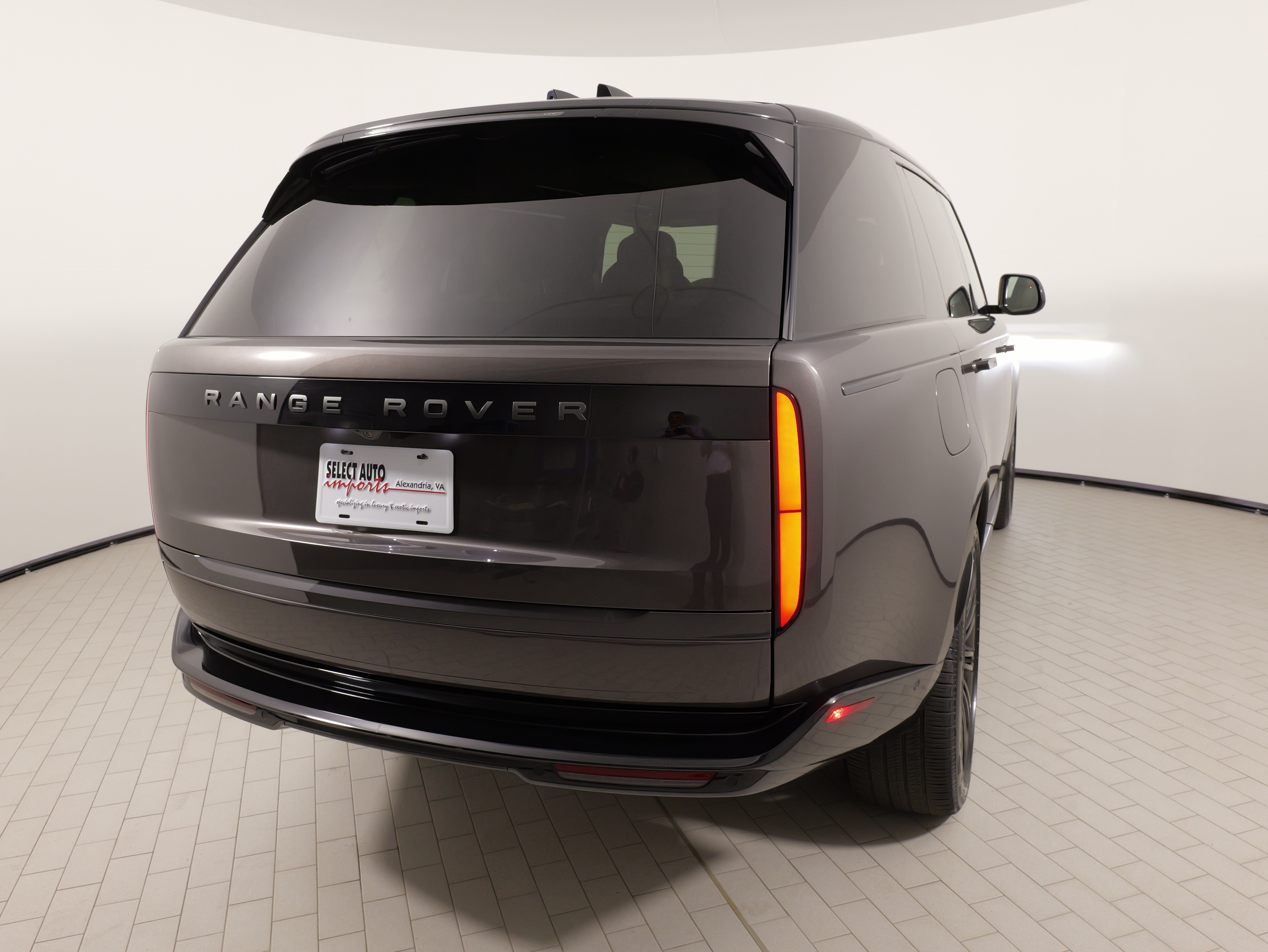 Used 2025 Land Rover Range Rover Long Wheelbase SE AWD/4WD image 14