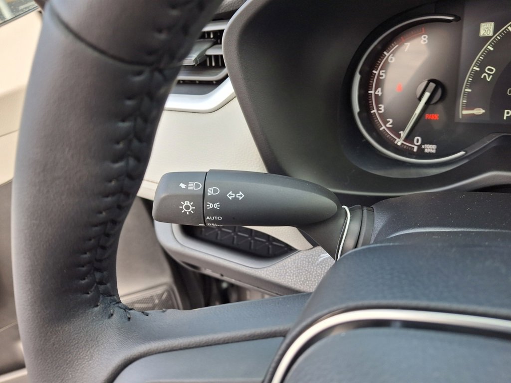 Used 2025 Toyota RAV4 XLE image 28